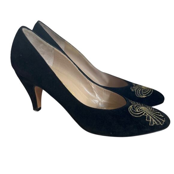 Vintage 90s Ferragamo Black Suede Embroidered Gold Knot Round Toe Pump 8.5AA - Picture 1 of 10